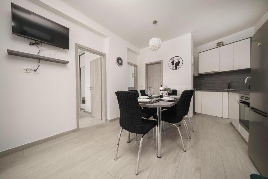 Apartments Dobrenic Vodice Exterior photo