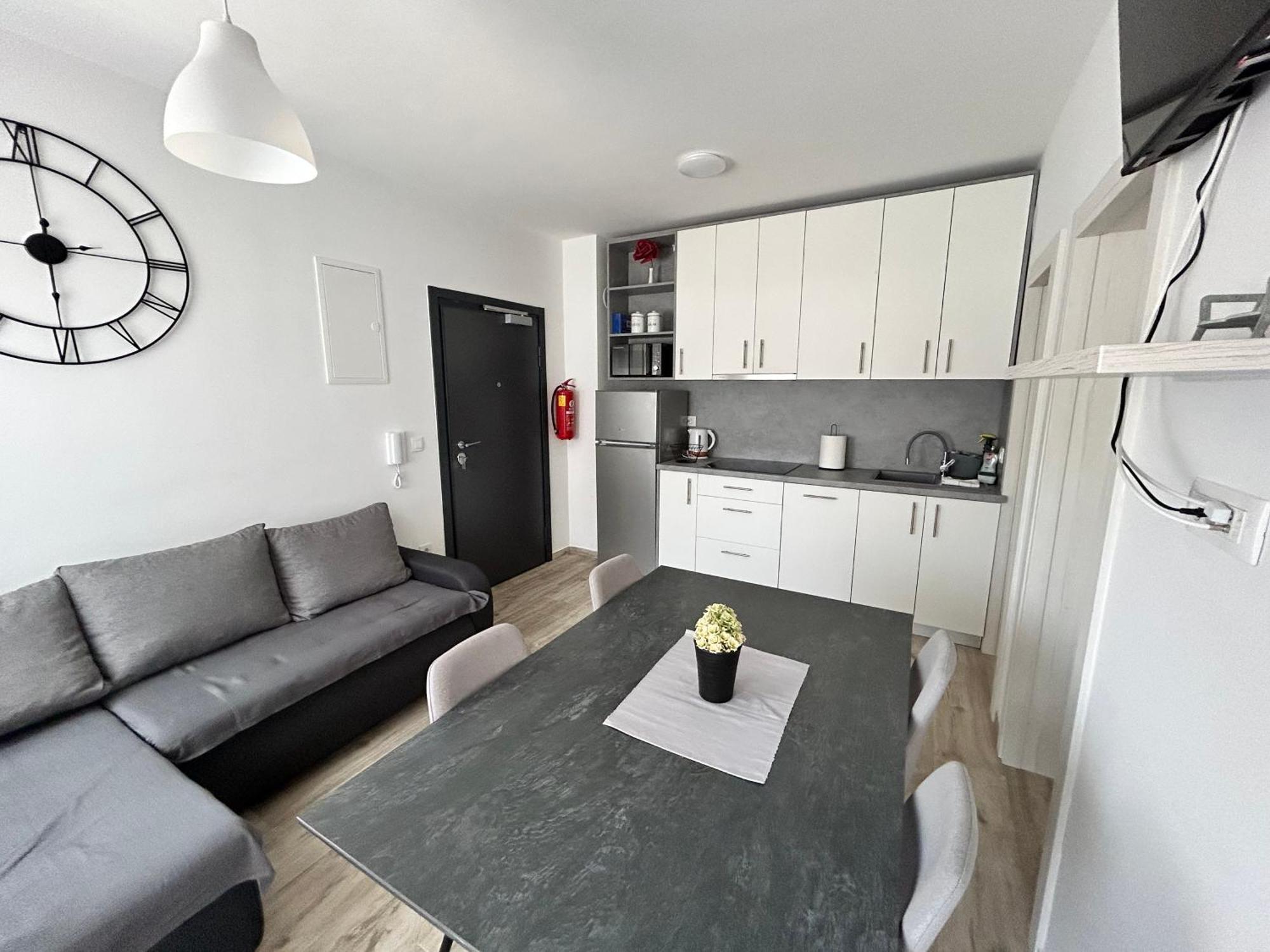Apartments Dobrenic Vodice Exterior photo